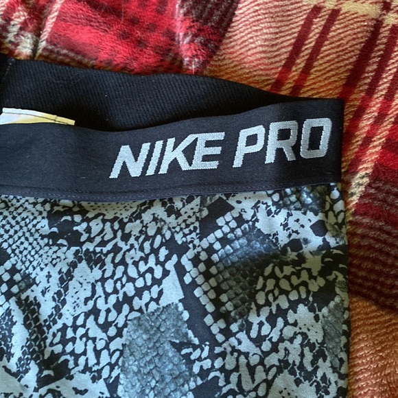 Nike shorts, size large - Picture 2 of 5
